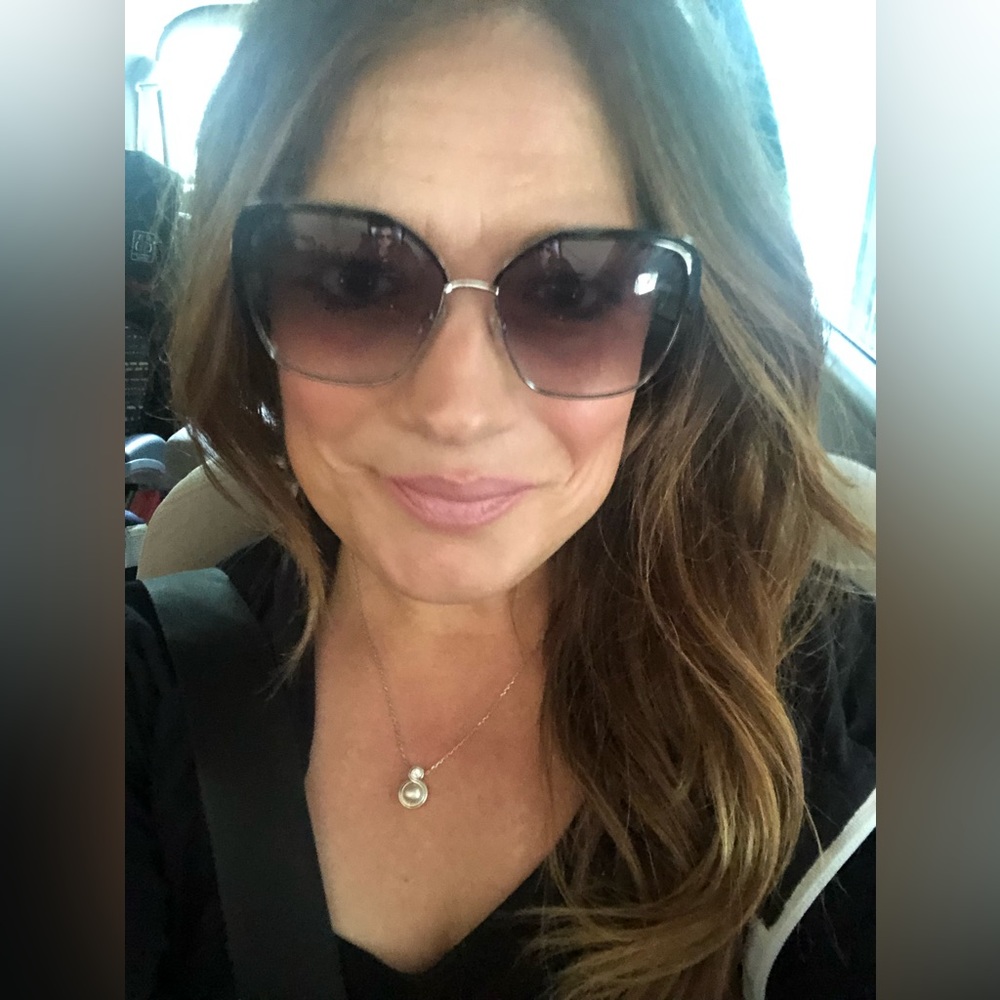 Hi! I’m Laura! Please read my bio info!